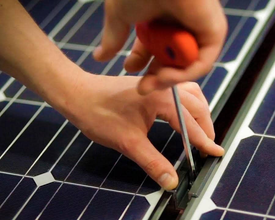 installation panneaux solaires-600